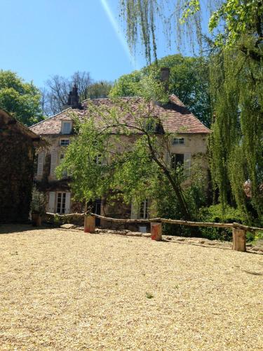 a large house with a fence in front of it at Les Chambres d'Hôtes du Bois Joli in Semur-en-Auxois