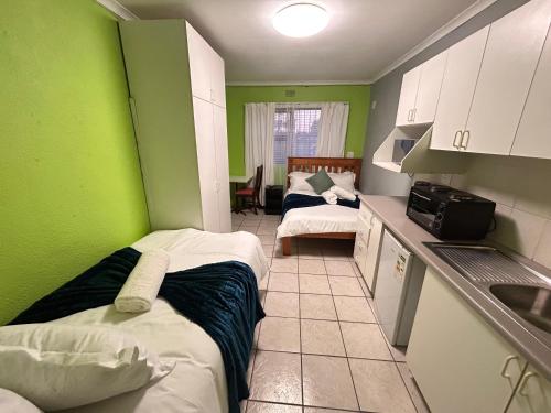 Postel nebo postele na pokoji v ubytování M&D Guest House