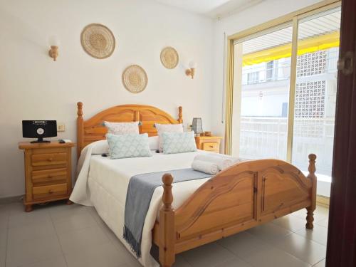 Reina Apartment 150m to Beach with Pool and Balcony near to PortAventura