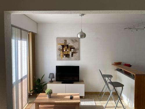 T1 résidence privée bien situé,piscine,tennis,parking