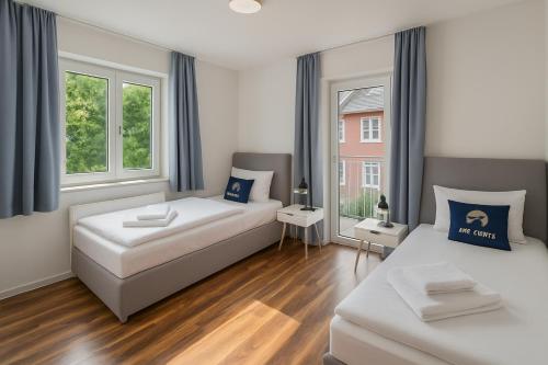 a bedroom with a bed and a couch at SMS-Homes I Auszeit in Heilbronn in Heilbronn