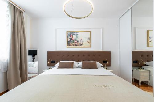 Apartment One , sea view , free parking