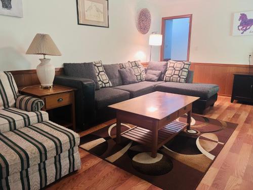 Χώρος καθιστικού στο Cozy Home in Lilburn, GA