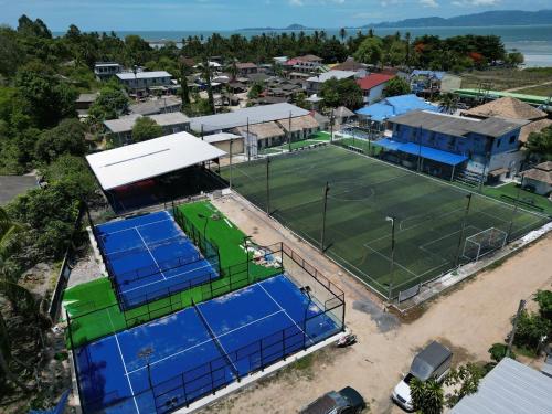 Tenis a/nebo squash v ubytování Phangan Padel Club nebo okolí