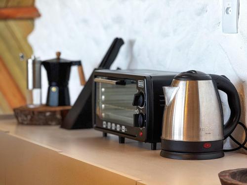 Kemudahan buat kopi dan teh di The Hype Domo