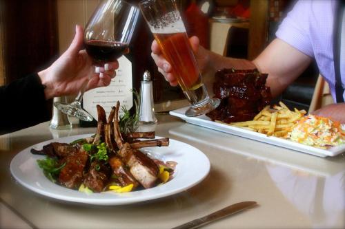 Gallery image of Saddleback Inn at Lake Arrowhead in Lake Arrowhead