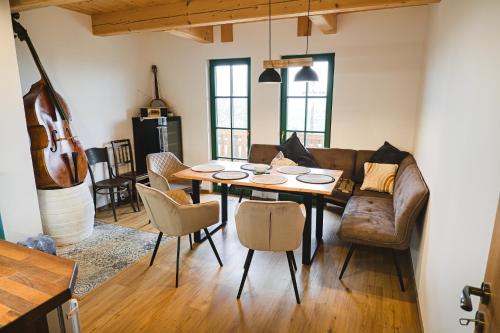 a living room with a table and a guitar at Vinařská búda nad golfem in Skalica
