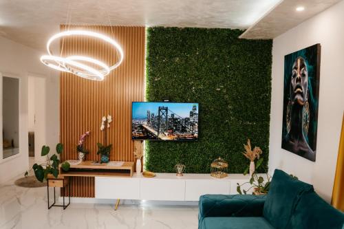 Luxury Apartments Mostarにあるテレビまたはエンターテインメントセンター