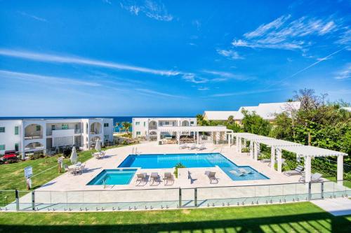 Kolam renang di atau dekat dengan Sunset Point - Elegance Redefined