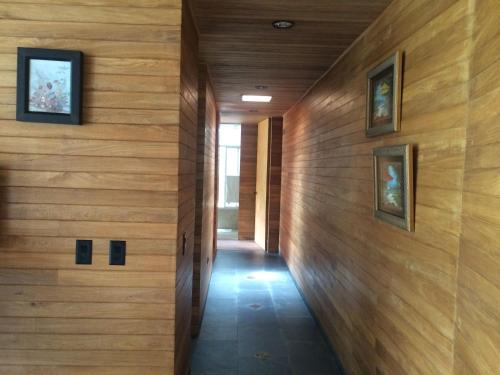 a hallway in a house with wooden walls at Cabañas el Retorno in Guatapé