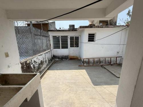 an outside view of a white building at 3 BR house 1AC y garage in Parque de la Marimba in Tuxtla Gutiérrez