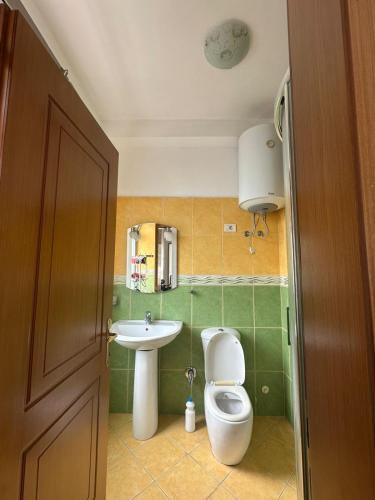 O baie la Salja Apartment