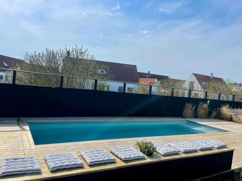 Hồ bơi trong/gần Seaside villa with pool