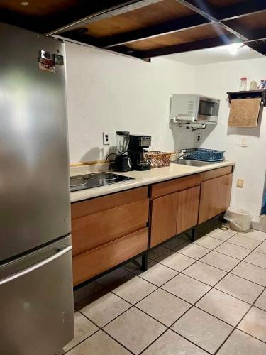 a kitchen with a sink and a stove top oven at Casa 2BR con entrepiso y AC in Zona Centro in Tuxtla Gutiérrez