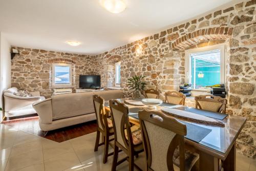Μια τηλεόραση ή/και κέντρο ψυχαγωγίας στο Seafront Villa Denis