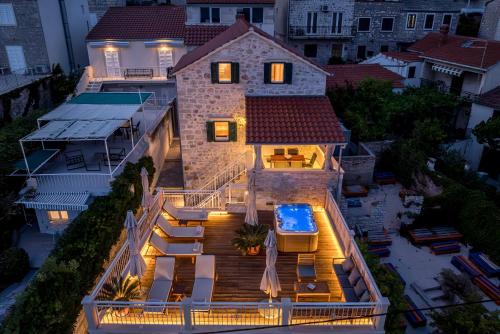 Πισίνα στο ή κοντά στο Seafront Villa Denis