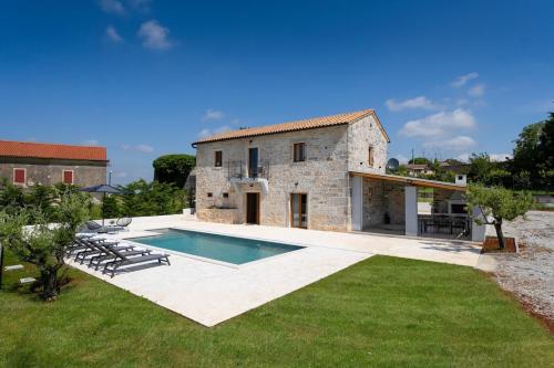 Villa Valeria by Briskva