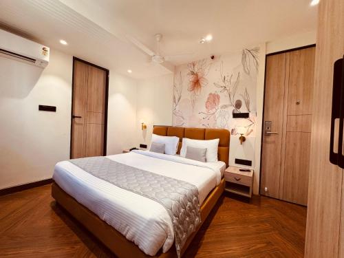 a bedroom with a large bed in a room at Hotel Mumbai House Vijay Nagar Nr Brilliant Convention Center in Indore