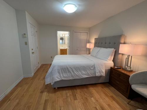 Кровать или кровати в номере Lee's Ocean Peek B & B