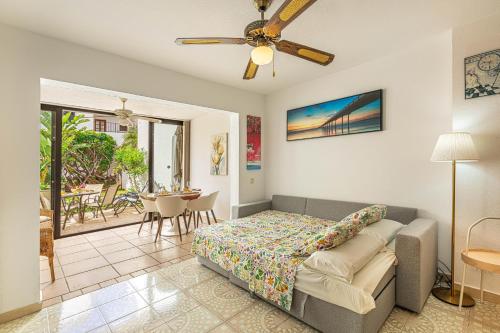 Posezení v ubytování Fairways Club 508 WiFi Pool