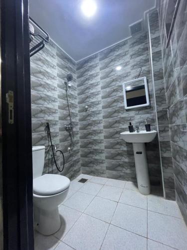 Koupelna v ubytování Appartement climatisé avec balcon proche plage