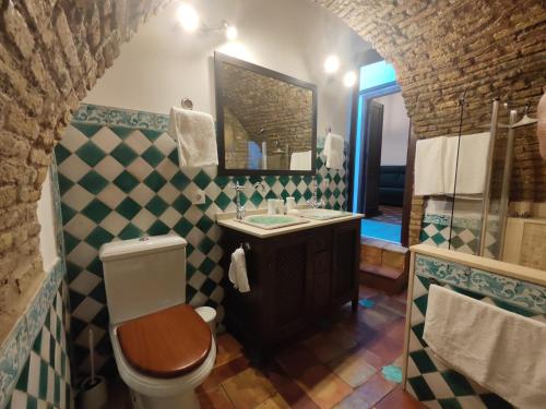 Koupelna v ubytování Casa de los Arcos Parking Free en las inmediaciones