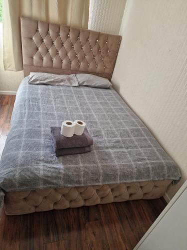 a bed with two mugs on top of it at Cosy rooms in London in London
