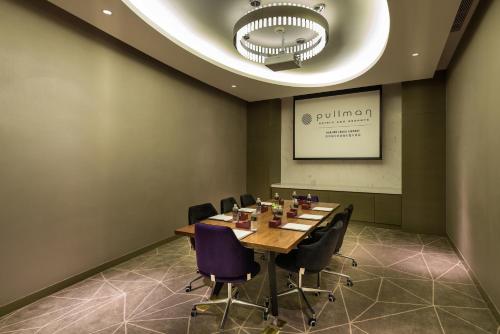 a conference room with a long table and chairs at Pullman Nanjing Lukou Airport in Nanjing