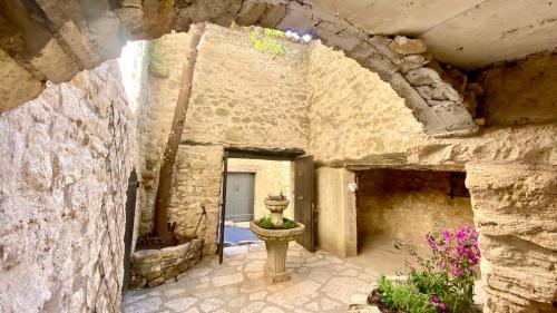 Φωτογραφία από το άλμπουμ του La Mistraline, 2 bedrm 2 bath house in the heart of Provence σε Caseneuve