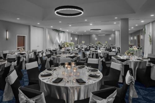 a banquet hall with tables and chairs with white tablecloths at Courtyard San Jose Airport in San Jose