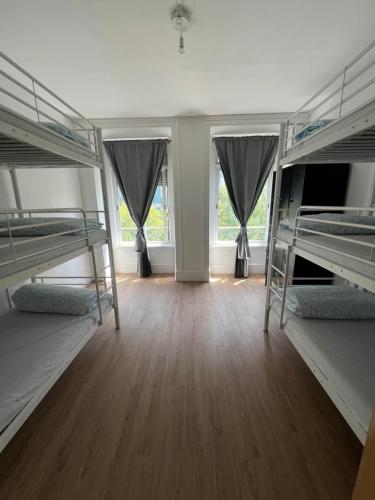 Bagetti hostel only for girls