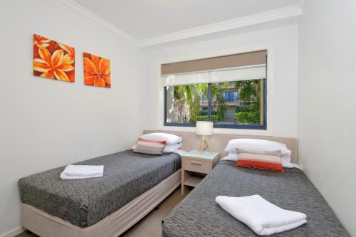 A bed or beds in a room at South Pacific Apartments