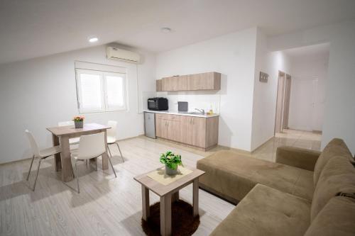 Кухня или мини-кухня в Luna Apartments Gevgelija
