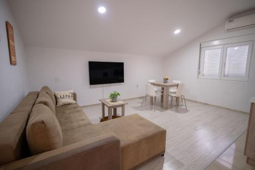 Телевизор и/или развлекательный центр в Luna Apartments Gevgelija