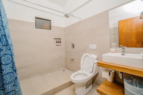 Un baño de Hotel Ocotal Bed & Breakfast