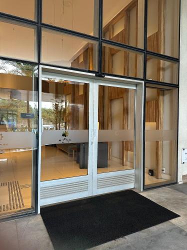 Ένα ή περισσότερα κρεβάτια σε δωμάτιο στο Studio moderno com vista incrível e garagem