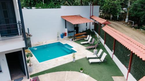 Apartamentos Ganesha Jacóの敷地内または近くにあるプール