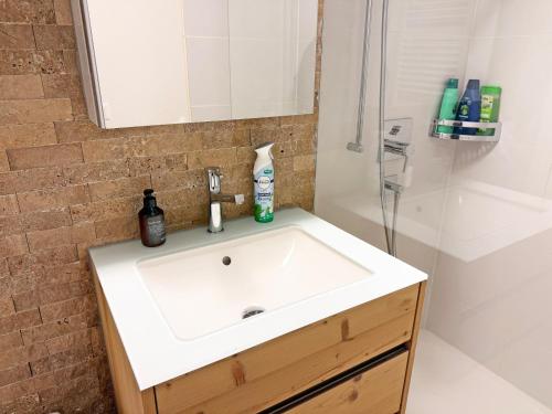 a bathroom with a white sink and a shower at Cresta Jagd, Holz, Aussicht, Parkplatz - SB28 in St. Moritz