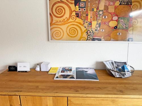 a wooden table with books and magazines on it at Cresta Jagd, Holz, Aussicht, Parkplatz - SB28 in St. Moritz