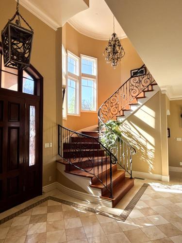 Gambar di galeri bagi 5BR Luxury with KTV, Pool, View, Near Stanford di Los Altos Hills