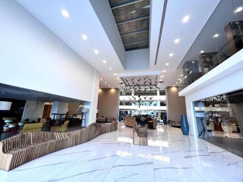 a lobby of a building with chairs and a lobby at Apartamento pie de playa in Mazatlán