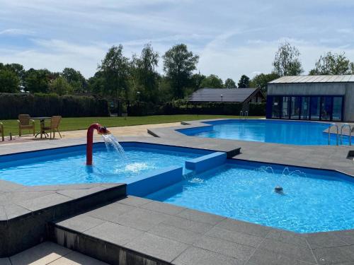 a pool with a water fountain in the middle at Mali in Gramsbergen