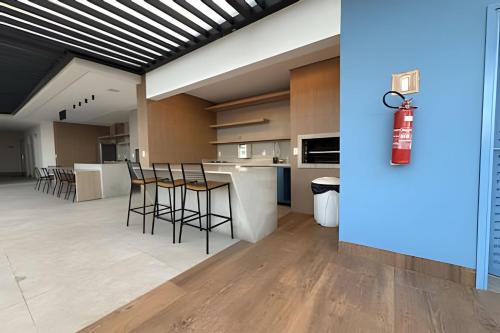 Η κουζίνα ή μικρή κουζίνα στο Condomínio City House : Conforto e vista privilegiada!