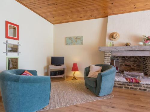 Photo de la galerie de l'établissement Gîte spacieux avec jardin privé à 20 km de Nantes, équipé Wi-Fi et idéal pour familles - FR-1-306-801, à Le Loroux-Bottereau