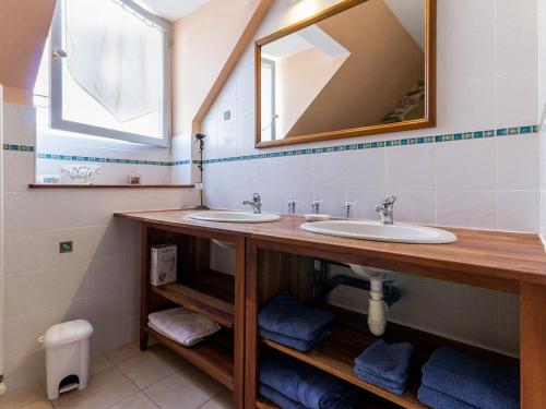 a bathroom with two sinks and a mirror at Charmant Gîte avec Jardin Clos au Cœur du Parc de Brière, Proche La Baule et Guérande - FR-1-306-863 in La Chapelle-des-Marais