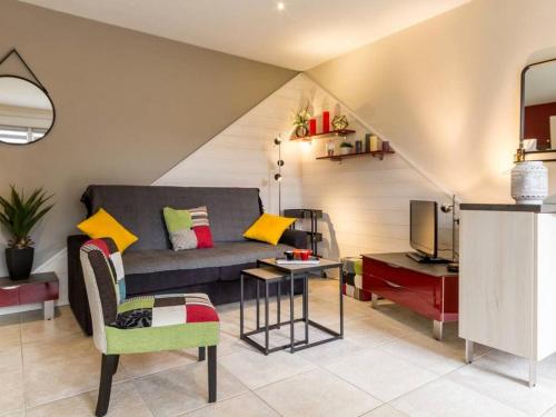 a living room with a couch and a tv at Gîte rénové avec terrasse et jardin à Clisson, proche gare, commerces, restaurants et vignoble nantais - FR-1-306-900 in Clisson