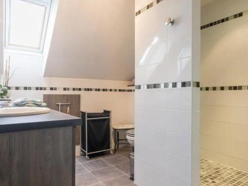 a bathroom with a shower and a sink and a toilet at Maison cosy à Guérande, proche cité médiévale, avec jardin, terrasse, fibre et home cinéma. - FR-1-306-970 in Guérande