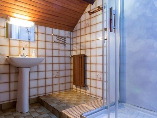 a bathroom with a sink and a shower at Maison de Charme au Calme avec Jardin, Idéale Famille, Proche Nantes! - FR-1-306-1008 in Moisdon-la-Rivière