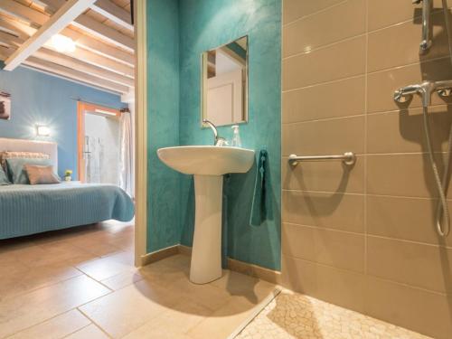 a bathroom with a sink and a bed in a room at Gîte rénové avec jardin clos, proche Nantes, idéal famille, accessible PMR, wifi inclus - FR-1-306-1134 in Vay