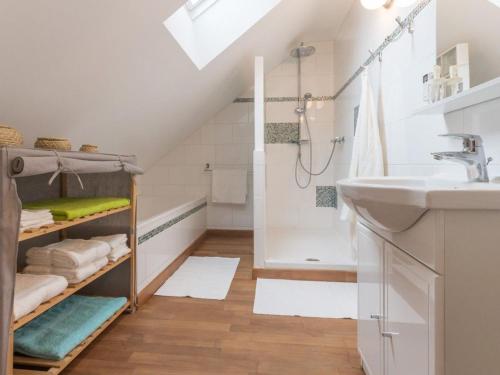 a bathroom with a sink and a shower at Gîte Confortable avec Jardin, Proche Mer et Ville, Équipé pour Familles, Vélo Inclus - FR-1-306-1076 in Saint-Nazaire